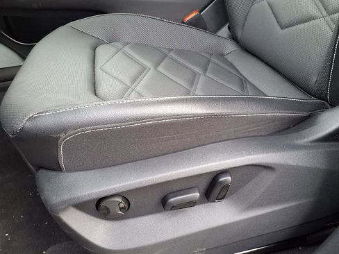 Used 2024 Volkswagen Atlas SE w/ Panoramic Sunroof Package image 8