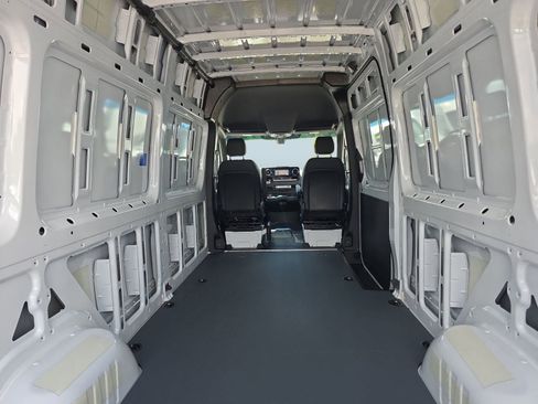 New 2025 Mercedes-Benz Sprinter 2500 image 28