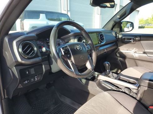 Used 2022 Toyota Tacoma TRD Off-Road w/ Technology Package RWD image 21