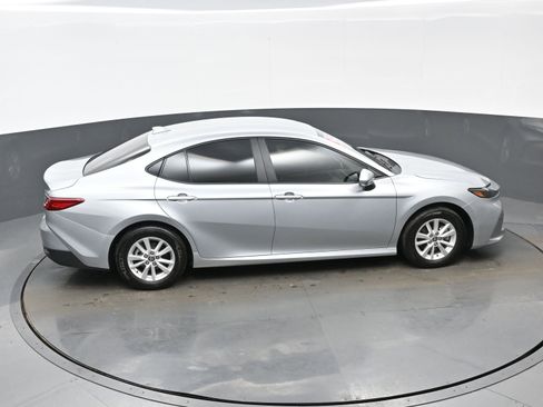 Used 2025 Toyota Camry LE image 40