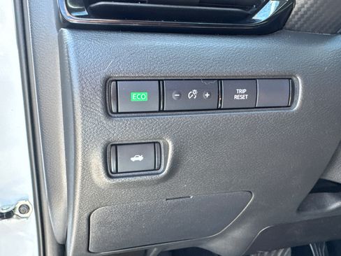 Used 2024 Nissan Sentra SV FWD image 15