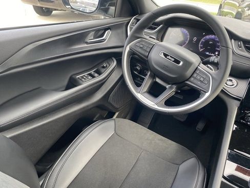 New 2025 Jeep Grand Cherokee L Altitude image 34