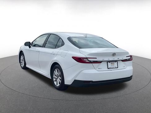 Used 2025 Toyota Camry LE image 10