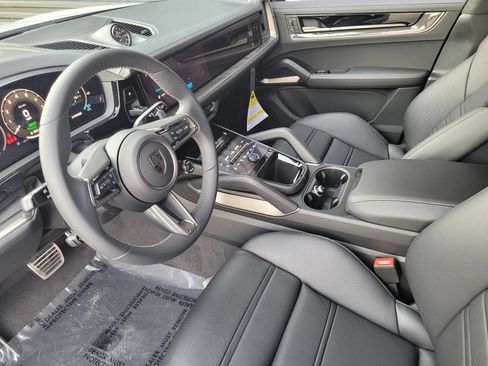 New 2025 Porsche Cayenne Turbo AWD/4WD image 4