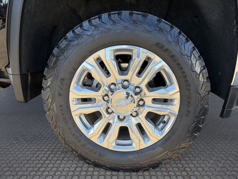 Used 2020 Chevrolet Silverado 3500 LTZ w/ LTZ Plus Package AWD/4WD image 9