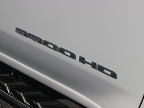 Used 2023 GMC Sierra 3500 Pro w/ Convenience Package image 11