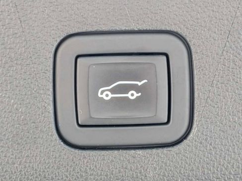 Used 2023 Chevrolet Tahoe Premier AWD/4WD image 15
