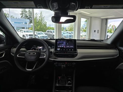 Used 2025 Jeep Compass Limited AWD/4WD image 24