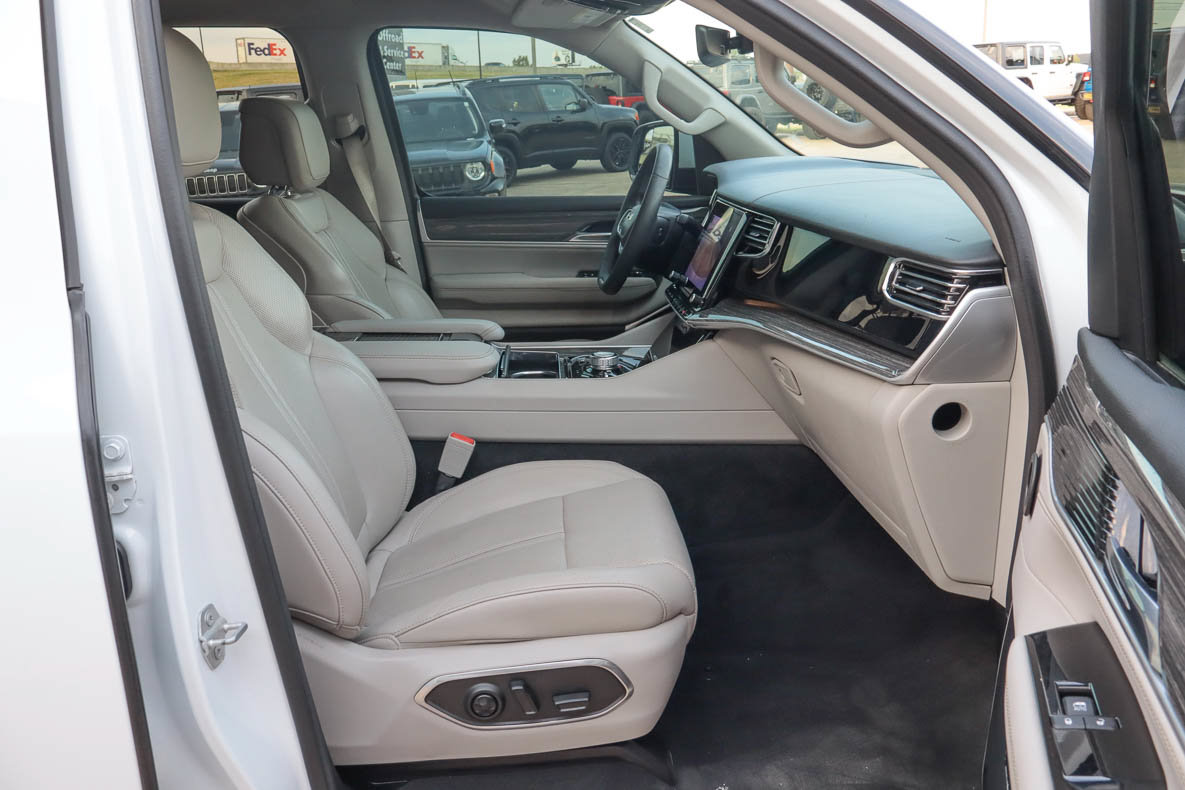 Used 2022 Jeep Wagoneer Series III w/ Flexible Seating Group AWD/4WD image 29
