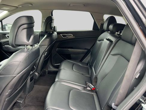 Used 2024 Kia Sportage EX AWD/4WD image 11