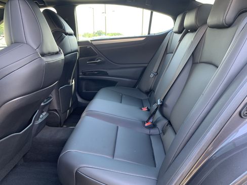 Used 2025 Lexus ES 350 F Sport w/ Accessory Package (Z2) FWD image 32