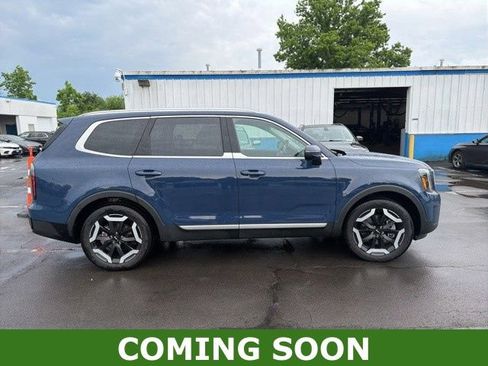 Used 2024 Kia Telluride EX w/ EX Captain's Chair Package AWD/4WD image 1