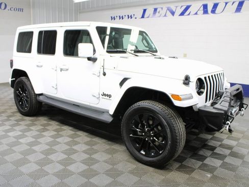 Used 2023 Jeep Wrangler Unlimited Sahara image 3