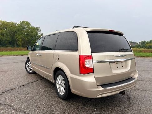 Used 2016 Chrysler Town & Country Limited Platinum w/ Trailer Tow Group FWD image 3