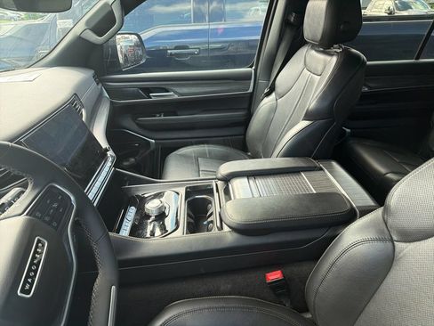 Certified 2024 Jeep Wagoneer Series II AWD/4WD image 10