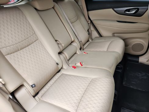 Used 2020 Nissan Rogue SV image 15