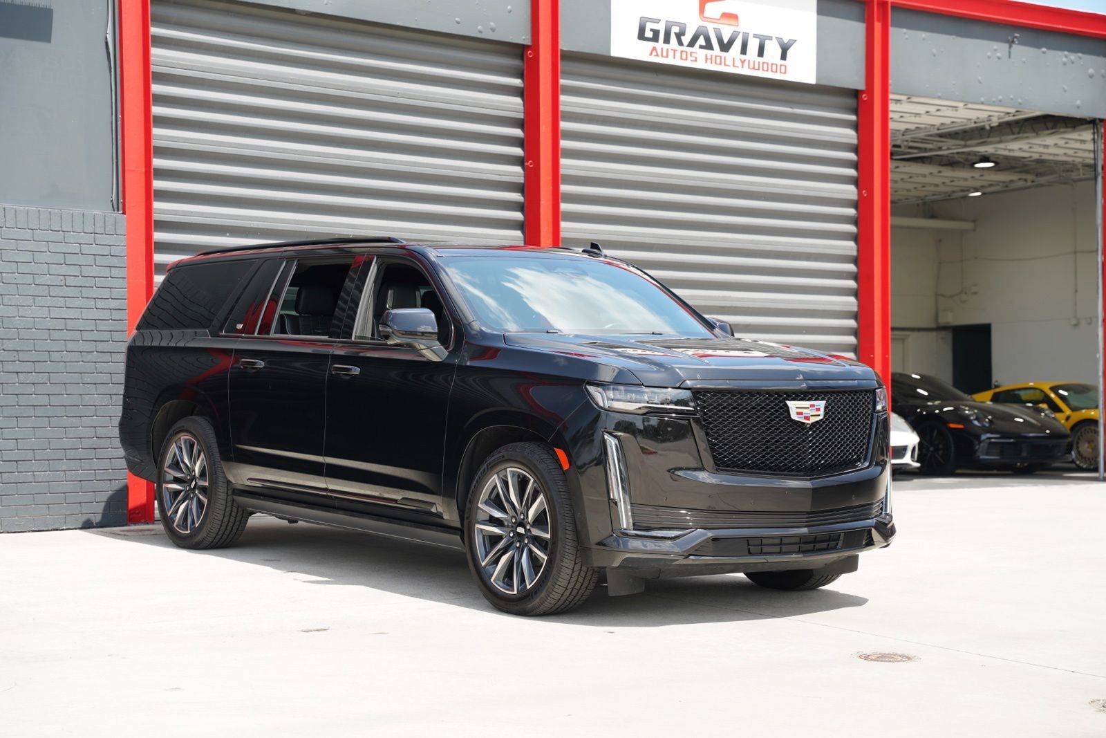 Used 2024 Cadillac Escalade ESV Sport Platinum AWD/4WD image 2