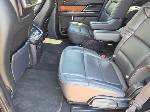 Used 2018 Lincoln Navigator Select w/ Technology Package AWD/4WD image 11