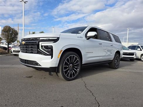 New 2026 Chevrolet Suburban High Country image 2