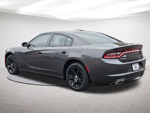Used 2019 Dodge Charger SXT image 5
