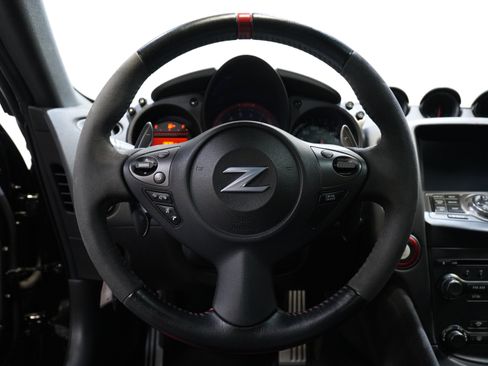 Used 2018 Nissan 370Z NISMO RWD image 31