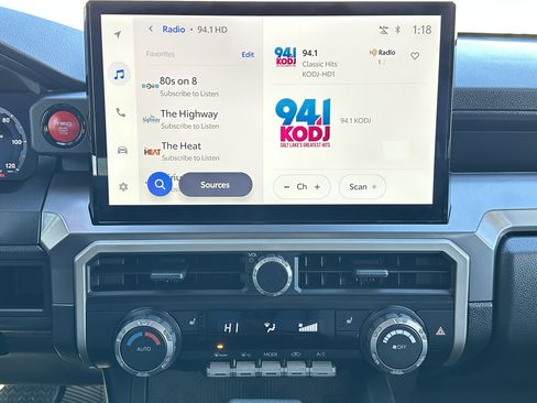 Used 2024 Toyota Tacoma TRD Off-Road image 31