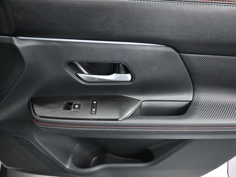 Used 2025 Nissan Kicks SR FWD image 38