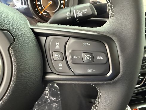 Used 2025 Jeep Gladiator Sport AWD/4WD image 19