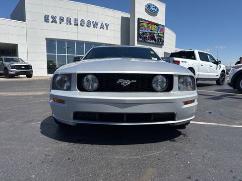 Used 2005 Ford Mustang GT RWD image 9