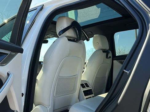 Certified 2025 Jaguar F-PACE R-Dynamic S image 21