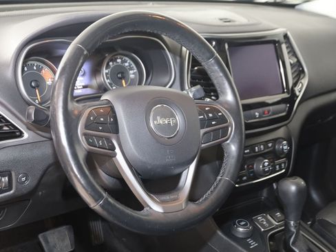 Used 2019 Jeep Cherokee Limited w/ Trailer Tow Group AWD/4WD image 6