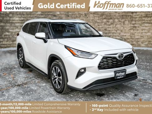 Certified 2023 Toyota Highlander XLE image 1