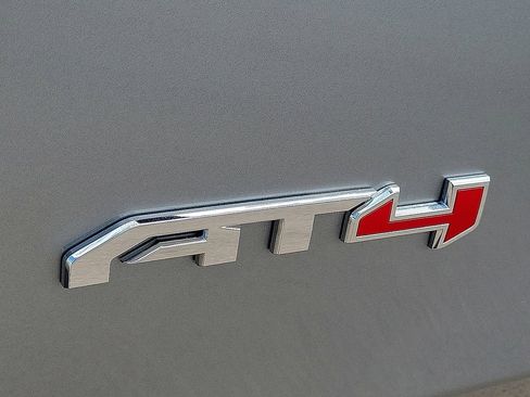 Used 2025 GMC Yukon AT4 w/ Premium Trailering Package AWD/4WD image 9