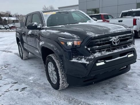 Used 2025 Toyota Tacoma SR5 image 7