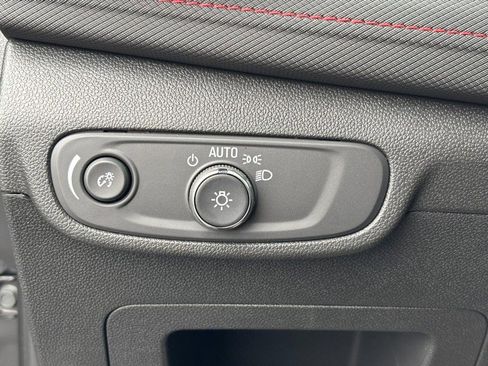 Used 2025 Chevrolet TrailBlazer RS w/ Convenience Package image 16