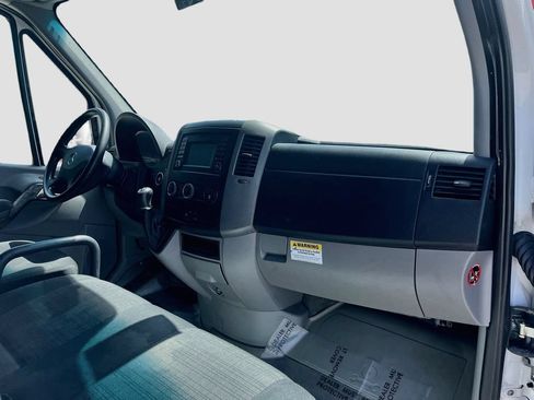 Used 2015 Mercedes-Benz Sprinter 2500 image 24