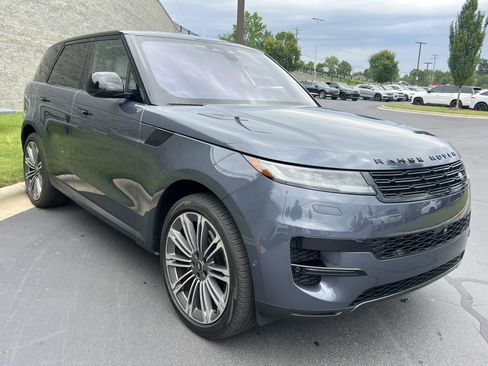 Used 2023 Land Rover Range Rover Sport SE AWD/4WD image 8