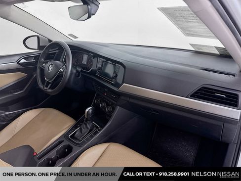 Used 2020 Volkswagen Jetta SE w/ SE Cold Weather Package FWD image 29