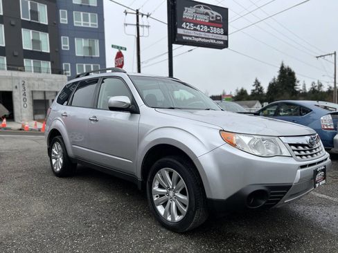 Used 2011 Subaru Forester 2.5X Premium w/ All-Weather Pkg image 3