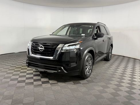 Used 2024 Nissan Pathfinder SV image 9