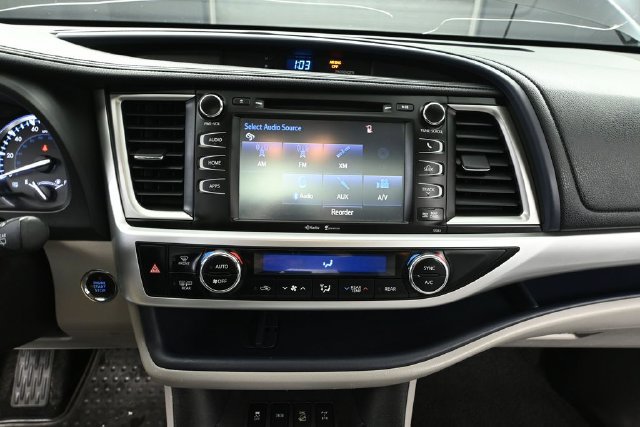 Used 2015 Toyota Highlander XLE AWD/4WD image 25