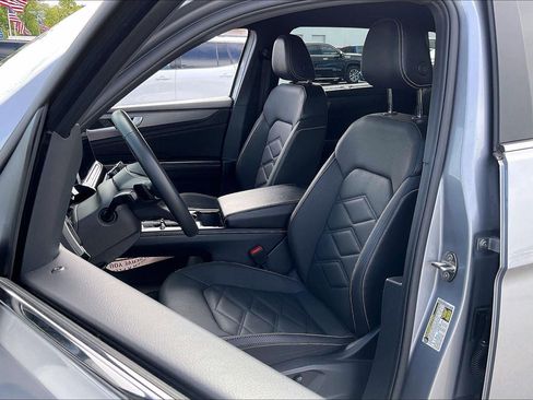 Used 2024 Volkswagen Atlas Cross Sport SE FWD image 25