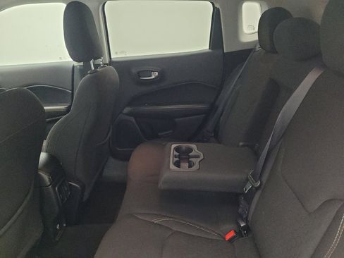 Used 2018 Jeep Compass Sport w/ Cold Weather Group FWD image 18
