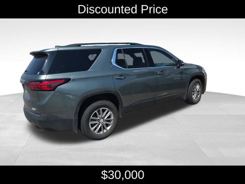 Used 2023 Chevrolet Traverse LT FWD image 3
