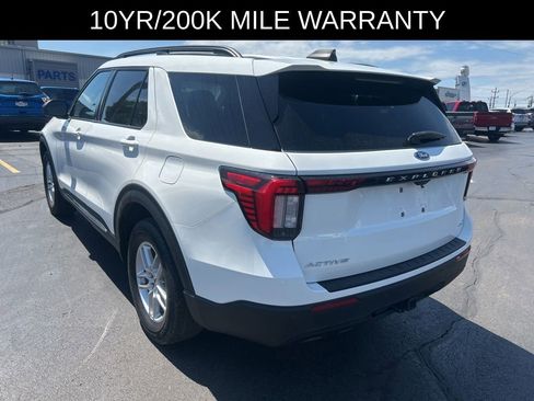Used 2025 Ford Explorer Active AWD/4WD image 3