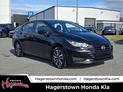 Used 2023 Nissan Versa SV image 1