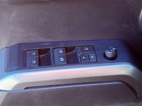 Used 2022 Toyota Tacoma Limited image 18