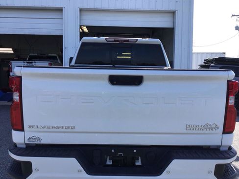 Used 2020 Chevrolet Silverado 2500 High Country AWD/4WD image 3