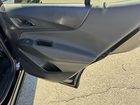 Used 2023 Chevrolet Equinox RS image 16