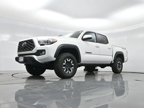 Used 2023 Toyota Tacoma TRD Off-Road AWD/4WD image 40